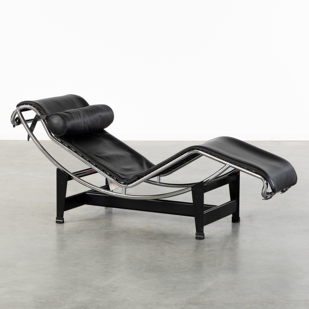 Le Corbusier, Jeanneret and Perriand, a Lounge Chair LC4 Le Corbusier, for Cassina, Metal and Black Leather. (L:47.5 x W:160 x H:79 cm)